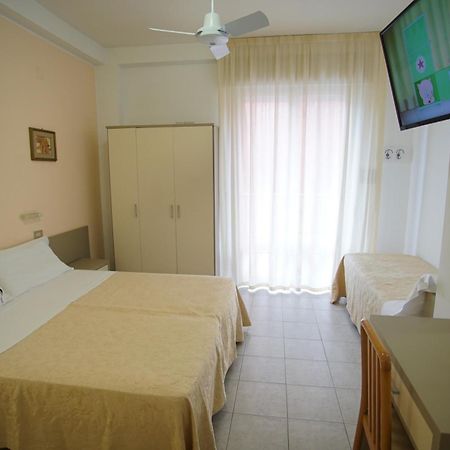 Hotel Dell'Angelo Римини Экстерьер фото